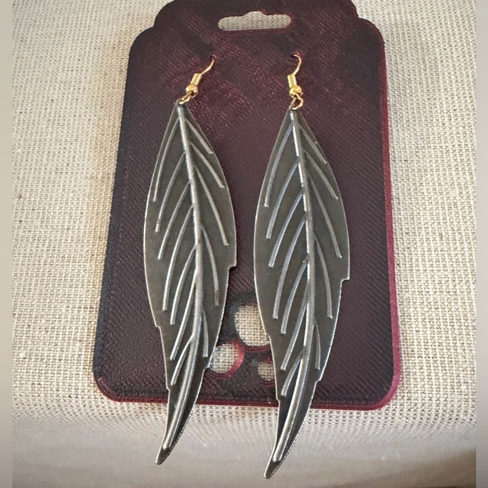 Handcrafted Gray Feather Dangle Earrings - Unbranded